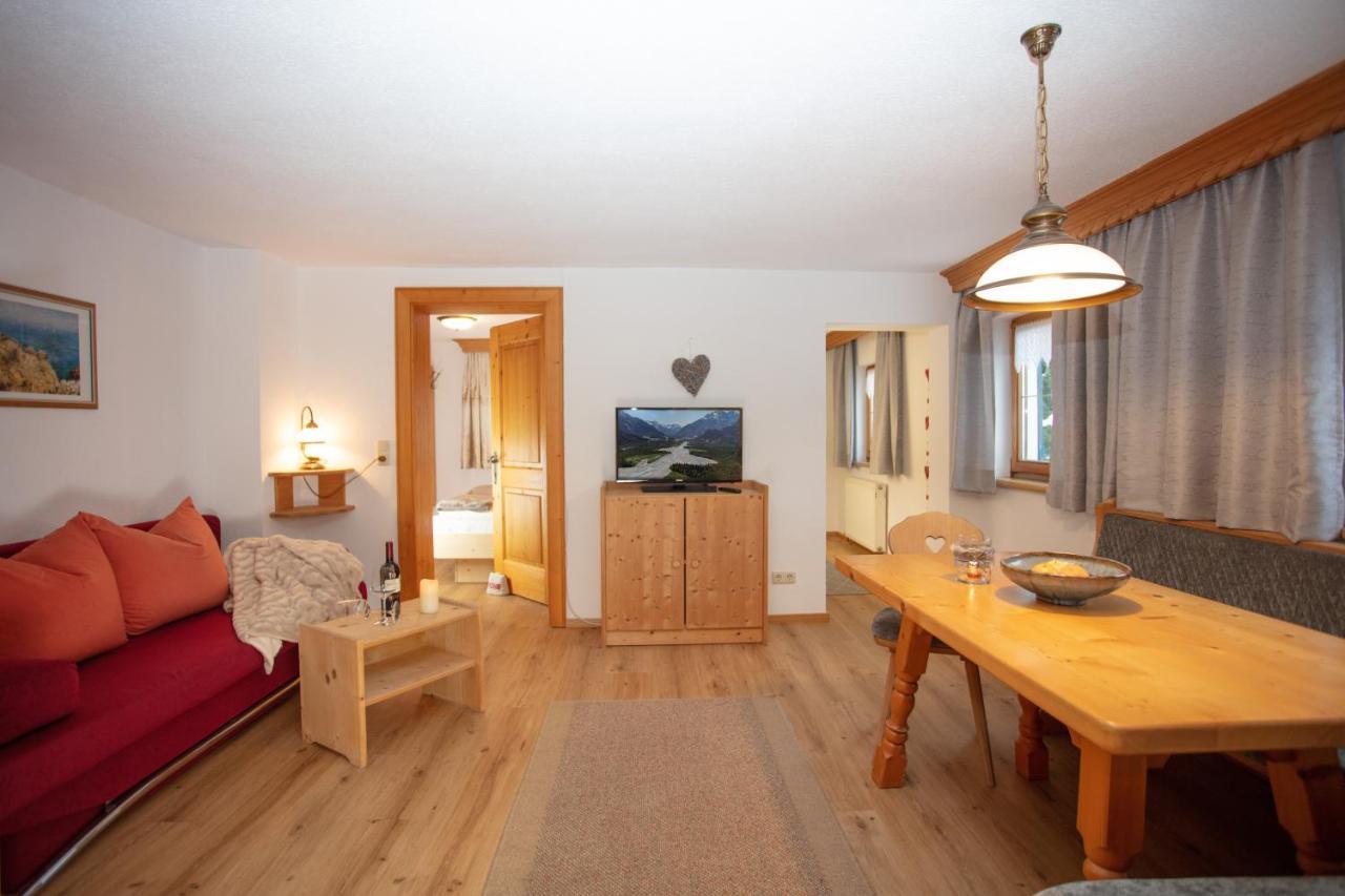 Ferienwohnungen Wolf Holzgau Exteriör bild